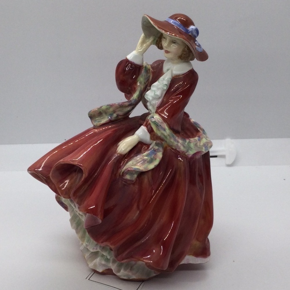 Royal Doulton Top of the Hill Porcelain Figurine in perfect condition